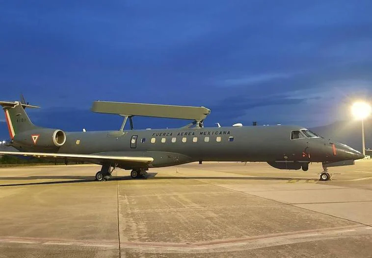 El misterioso avión militar mexicano que ha aterrizado en Loiu